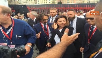 4 - De Micheli arriva al Salone Nautico di Genova, accolta dal sindaco Bucci