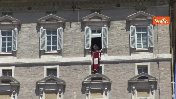 4 - L'Angelus di Papa Francesco in Piazza San Pietro