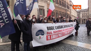 1 - Flash mob di FdI con Giorgia Meloni a Montecitorio contro il green pass. Le foto