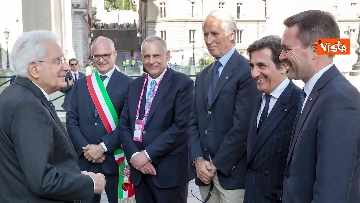 6 - Mattarella premia il vincitore del Giro d'Italia Primož Roglič