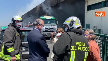 1 - Incendio discarica Malagrotta a Roma, il sopralluogo del sindaco Gualtieri