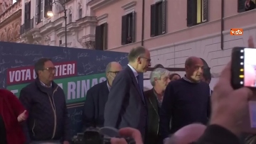 6 - Gualtieri, Letta e Zingaretti alla festa per la vittoria delle amministrative di Roma. Le foto 
