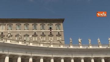 6 - L'Angelus di Papa Francesco in Piazza San Pietro