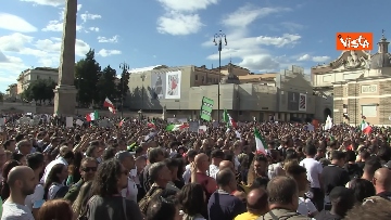 4 - No green pass, protesta a Piazza del Popolo a Roma. Le immagini