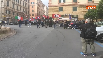 10 - Comizio Casapound a Genova, scontri tra antagonisti e polizia