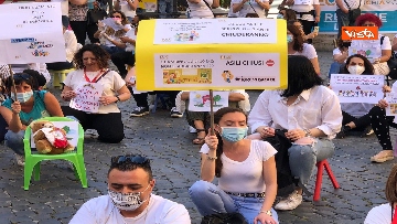 4 - Nidi privati, la protesta a Montecitorio contro il dl Rilancio