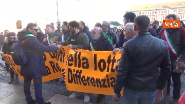 5 - Autonomia regionale, il corteo dei sindaci contrari a Napoli