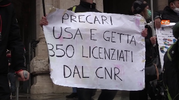 4 - I ricercatori precari del Cnr protestano davanti al Miur, le foto della manifestazione