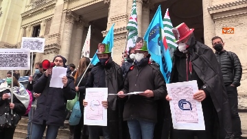 7 - I ricercatori precari del Cnr protestano davanti al Miur, le foto della manifestazione
