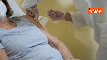 6 - Partono le vaccinazioni nelle farmacie in Liguria. Il sopralluogo del presidente Toti