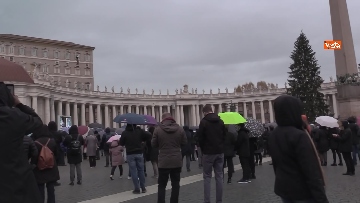 5 - 8 dicembre, in tanti a Piazza San Pietro per l'Angelus del Papa nonostante la pioggia. Le foto