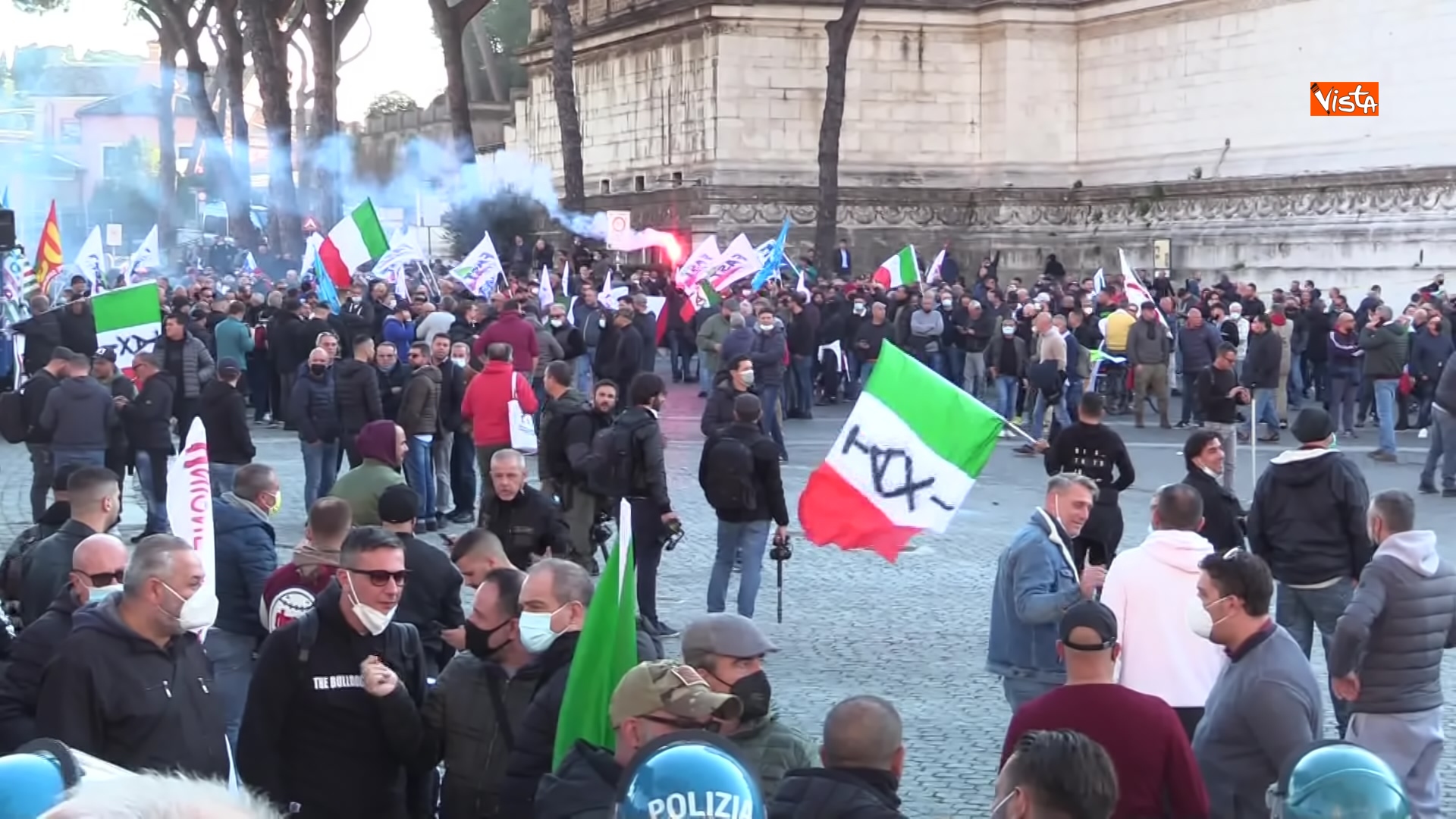 24-11-21 Protesta dei tassisti a Roma contro il Ddl concorrenza le immagini_05