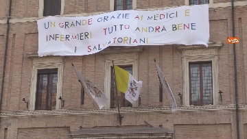 5 - Vaticano con bandiere a mezz’asta per ricordare le vittime del coronavirus