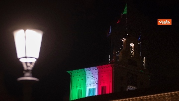 1 - Il Torrino del Quirinale illuminato dal tricolore
