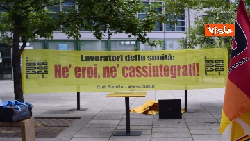 3 - Presidio dei sindacati davanti a palazzo Lombardia a Milano, le immagini della manifestazione