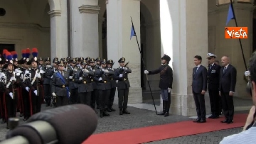 6 - Conte si insedia a Palazzo Chigi, primo giorno da presidente del Consiglio
