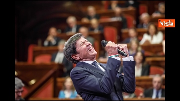 1 - L'omaggio di Morandi a Lucio Dalla, al Senato canta 