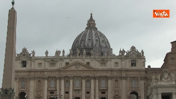 2 - Riapre Piazza San Pietro, l'ingresso dei primi fedeli