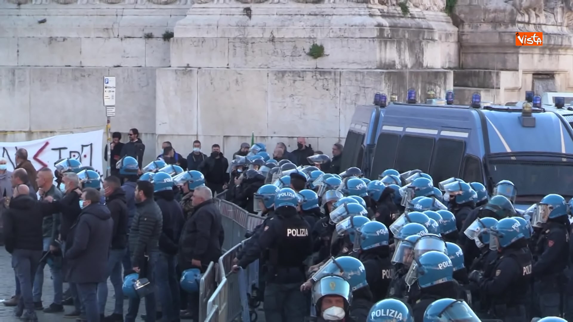 24-11-21 Protesta dei tassisti a Roma contro il Ddl concorrenza le immagini