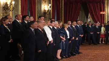 6 - Giuramento, il nuovo governo posa per la foto con Mattarella