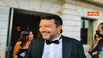 2 - Salvini arriva alla Mostra del Cinema a Venezia, il bacio con Francesca Verdini sul motoscafo