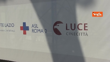 1 - Vaccinarsi insieme a Proietti, il nuovo hub vaccinale negli studi di Cinecittà a Roma