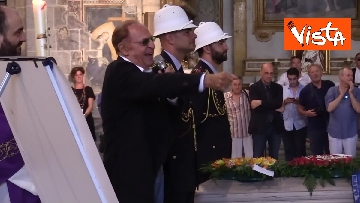 7 - Funerale De Crescenzo, Napoli piange il regista e scrittore. Le immagini
