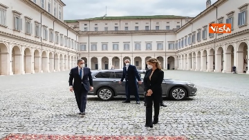 1 - Governo, Mario Draghi arriva in auto al Quirinale