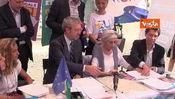 5 - Referendum giustizia ed eutanasia, Bonino, Della Vedova e Magi di +Europa firmano. Le foto