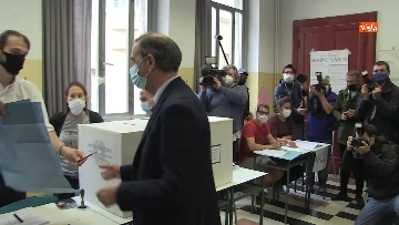 3 - Il sindaco di Milano Sala al voto per le amministrative. Le foto