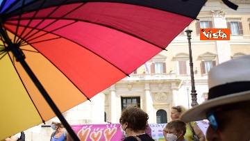 1 - Omotransfobia, Flash Mob a Montecitorio delle associazioni LGBT, le immagini 