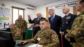1 - Mattarella a pranzo con il contingente dell'Operazione Strade Sicure