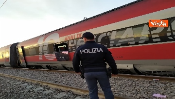 1 - Treno deragliato a Lodi, i primi rilievi della Polizia ferroviaria