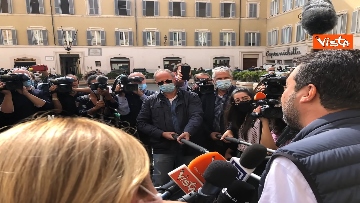 1 - Salvini arriva in piazza Montecitorio per dichiarare ai giornalisti
