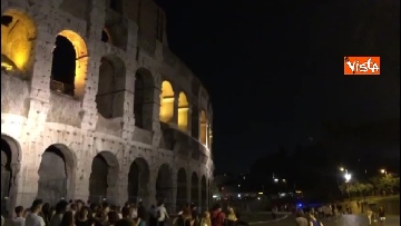 6 - Eclissi luna, dal Colosseo al Gianicolo, Roma presa d'assalto dai turisti