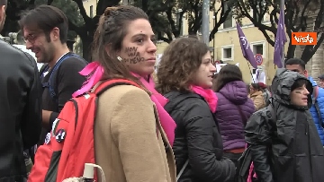 7 - Giornata contro la violenza sulle donne, il corteo di 'Non una di meno' per le strade della Capitale