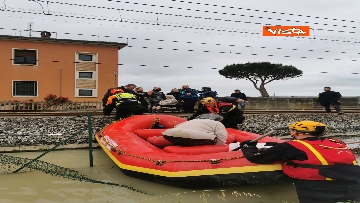 5 - Maltempo Emilia-Romagna, gli interventi di salvataggio della Polizia nelle zone allagate