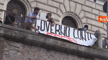 10 - Manifestazione delle Mascherine Tricolore alla Bocca delle Verità a Roma, le foto