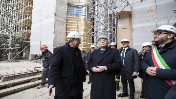 1 - Il Presidente Mattarella visita il Duomo de L'Aquila in ristrutturazione