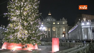 2 - Natale, le celebrazioni per l'inaugurazione del Presepe e dell'albero a San Pietro