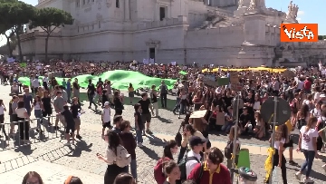 9 - Fridays for Future, gli studenti riempiono il centro di Roma