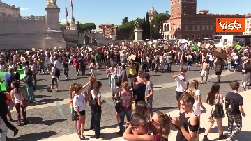 8 - Fridays for Future, gli studenti riempiono il centro di Roma