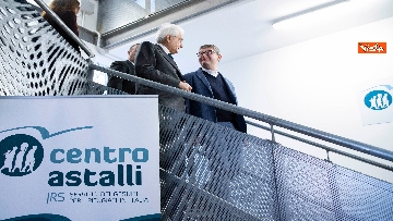 10 - Mattarella inaugura nuovo centro Astalli per rifugiati a Roma
