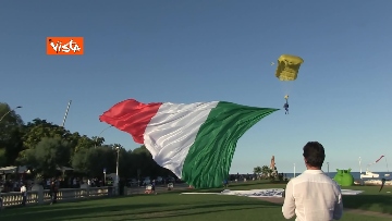 3 - Lo spettacolare volo del tricolore gigante sulle note di 'Nessun Dorma'