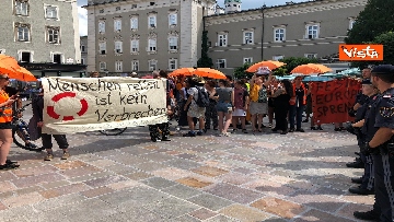6 - Manifestazione per Carola durante la visita di Mattarella a Salisburgo 