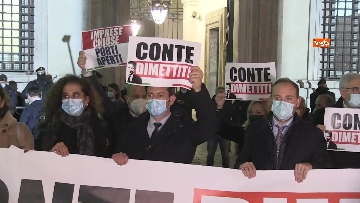 5 - Dl sicurezza, “Conte dimettiti”. Flash mob del centrodestra a Palazzo Chigi con Salvini, Meloni e Tajani. Le foto