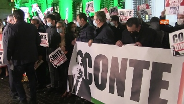 10 - Dl sicurezza, “Conte dimettiti”. Flash mob del centrodestra a Palazzo Chigi con Salvini, Meloni e Tajani. Le foto