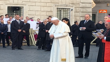 3 - Papa Francesco al tradizionale omaggio alla Statua dell'Immacolata