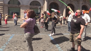5 - Mascherine Tricolore in piazza a Roma: “Questo Governo fa solo promesse”