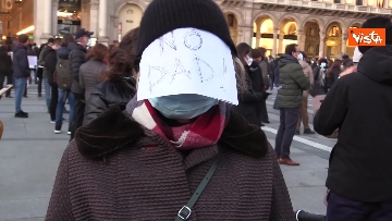 8 - Scuole chiuse in Lombardia, il flash mob contro la dad di “Studenti presenti” in Duomo. Le immagini